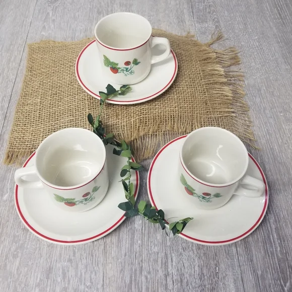 Rare Vintage Strawberry Mugs - Picture 6 of 9